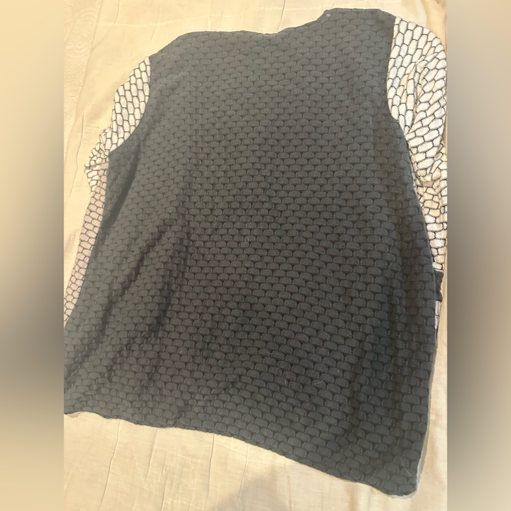Stylish Black and White Cardigan - Picture 3 of 3